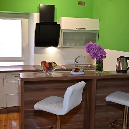 Apartment Mazza ไพราน ภายนอก รูปภาพ