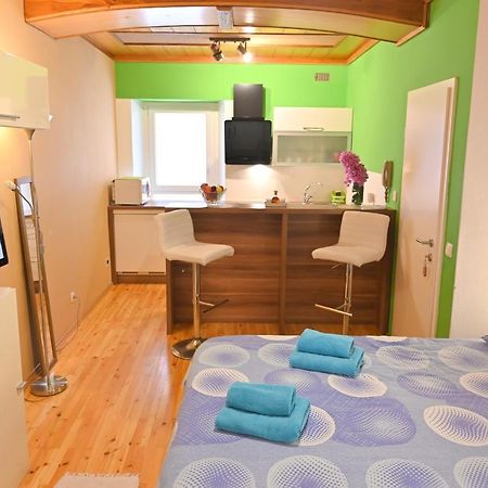 Apartment Mazza ไพราน ภายนอก รูปภาพ
