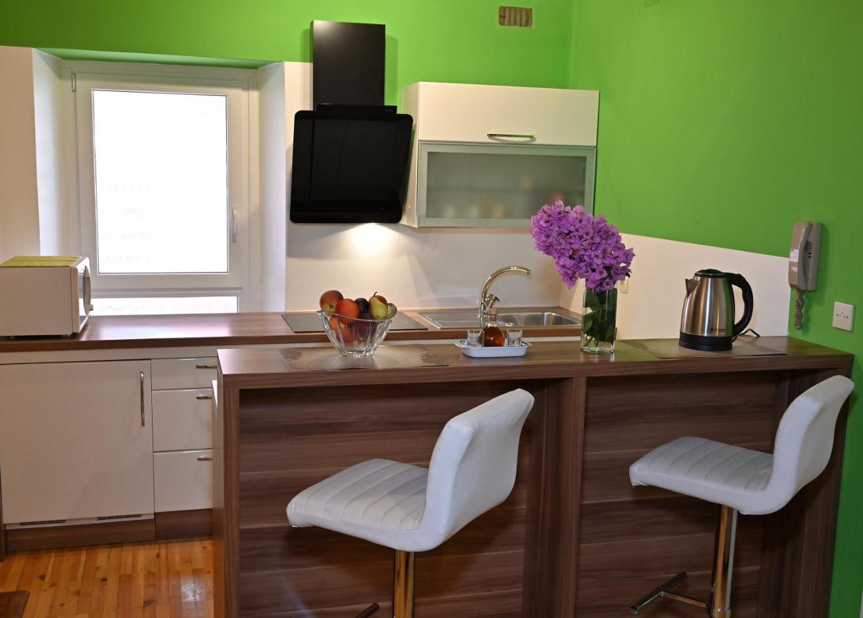 Apartment Mazza ไพราน ภายนอก รูปภาพ