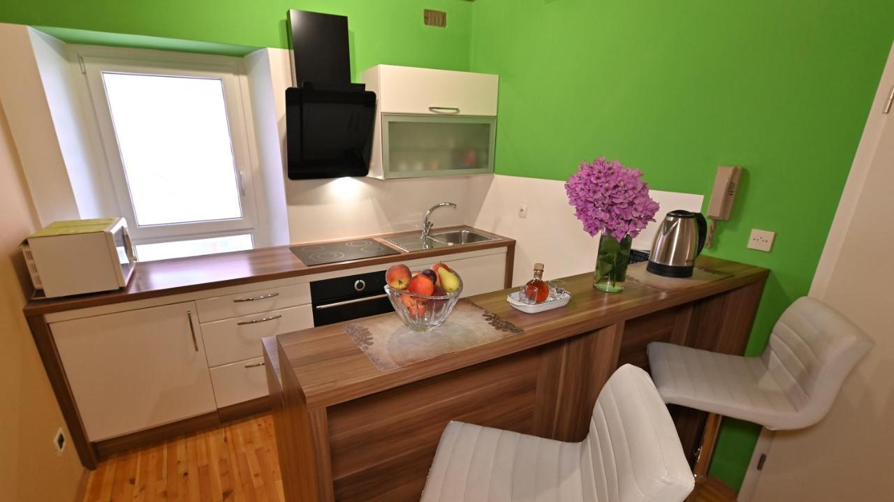 Apartment Mazza ไพราน ภายนอก รูปภาพ