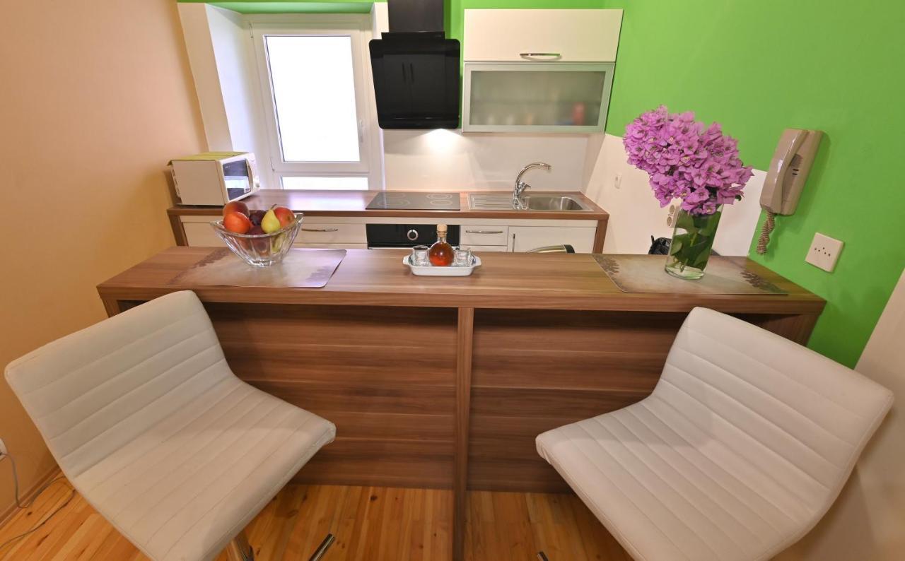 Apartment Mazza ไพราน ภายนอก รูปภาพ