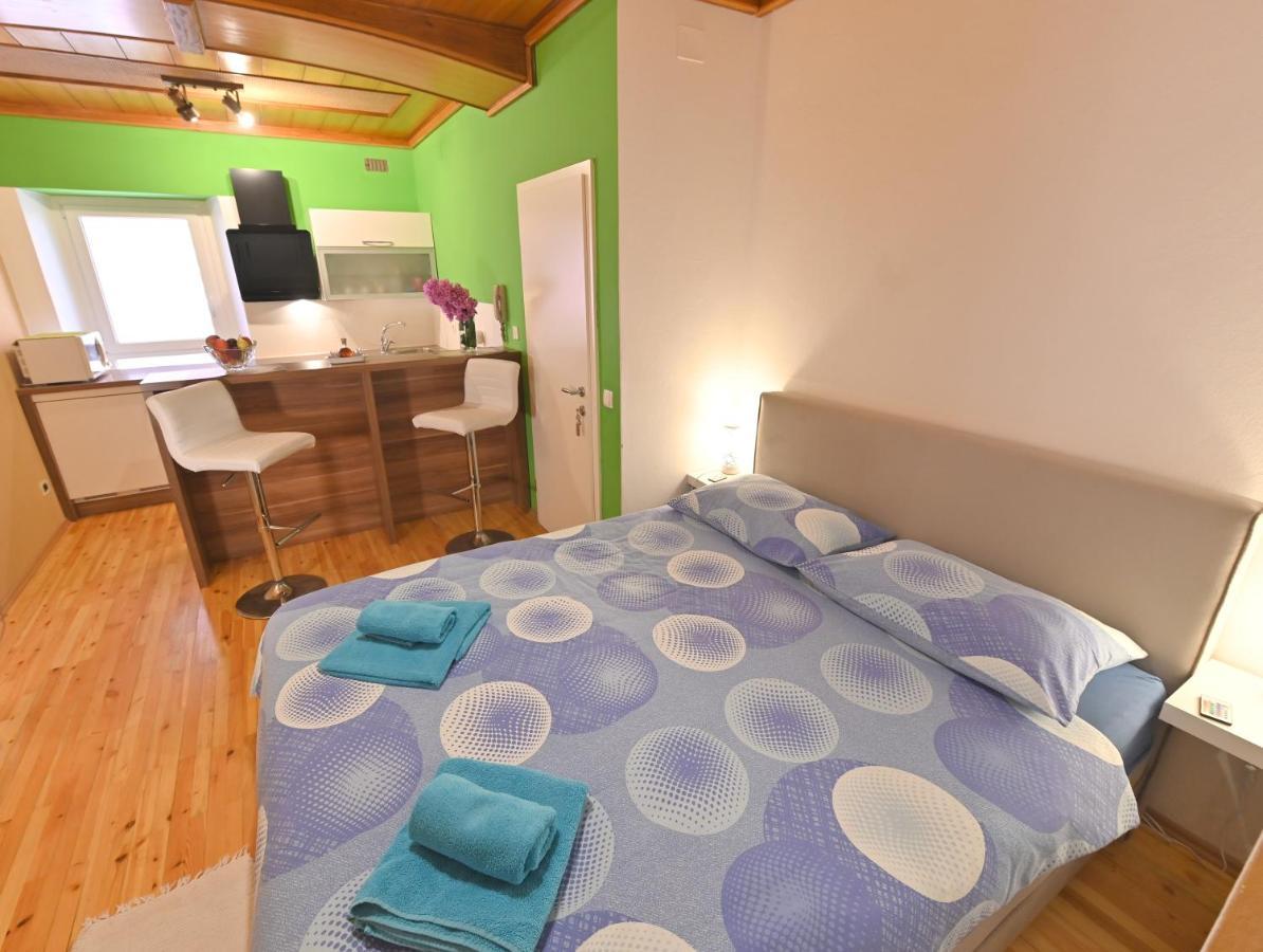 Apartment Mazza ไพราน ภายนอก รูปภาพ