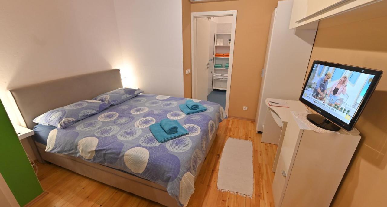 Apartment Mazza ไพราน ภายนอก รูปภาพ