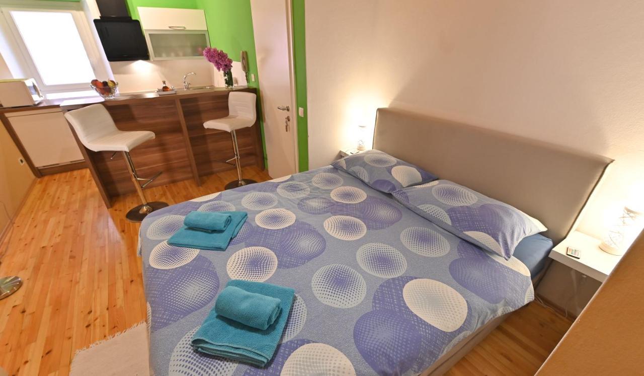 Apartment Mazza ไพราน ภายนอก รูปภาพ