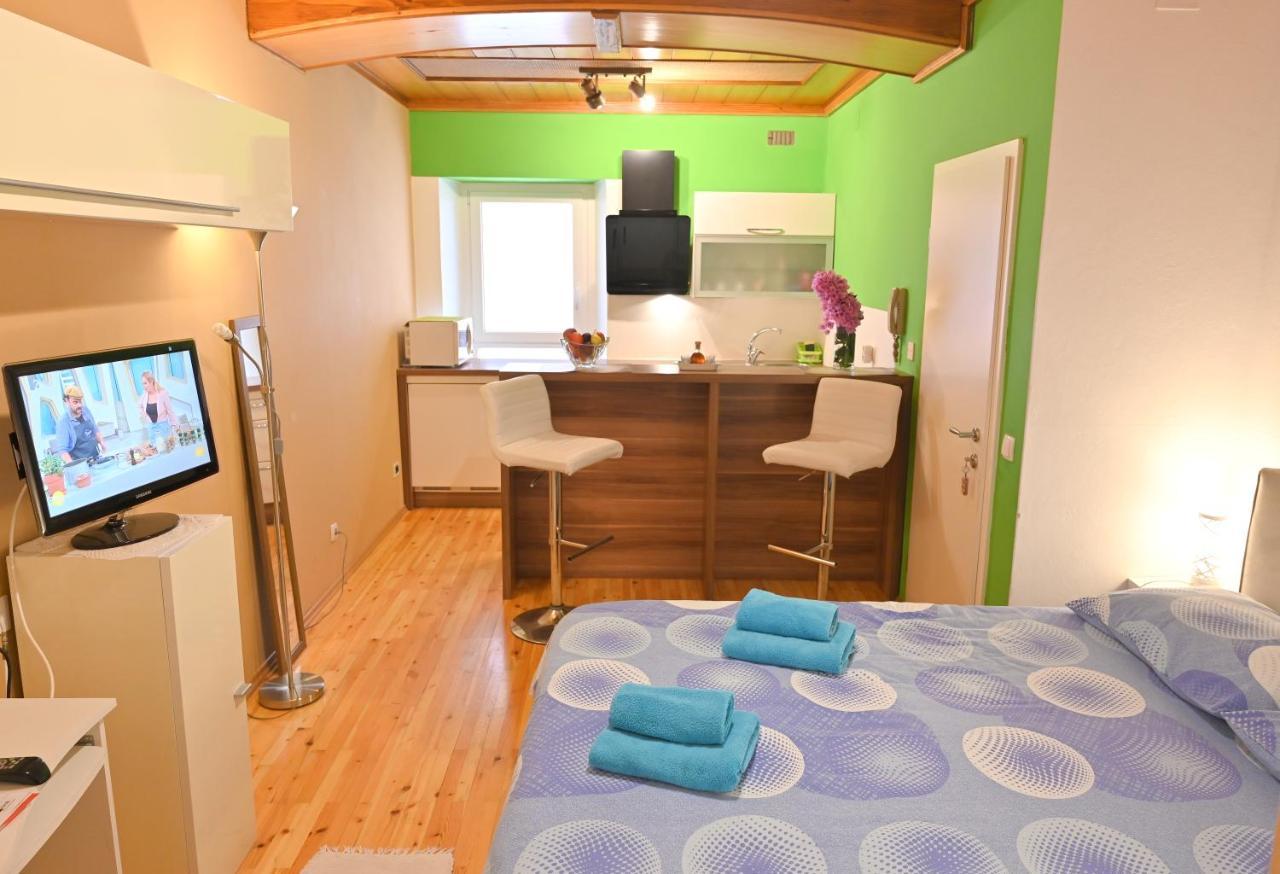 Apartment Mazza ไพราน ภายนอก รูปภาพ